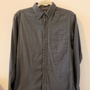 UNIQLO men’s gray flannel button shirt